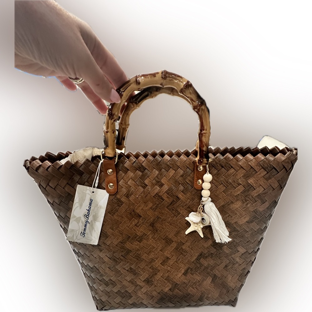 NWT Tommy Bahama summer bag with beach accent and tassel brown bamboo handles